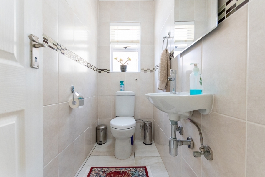 4 Bedroom Property for Sale in Sunset Estate Western Cape